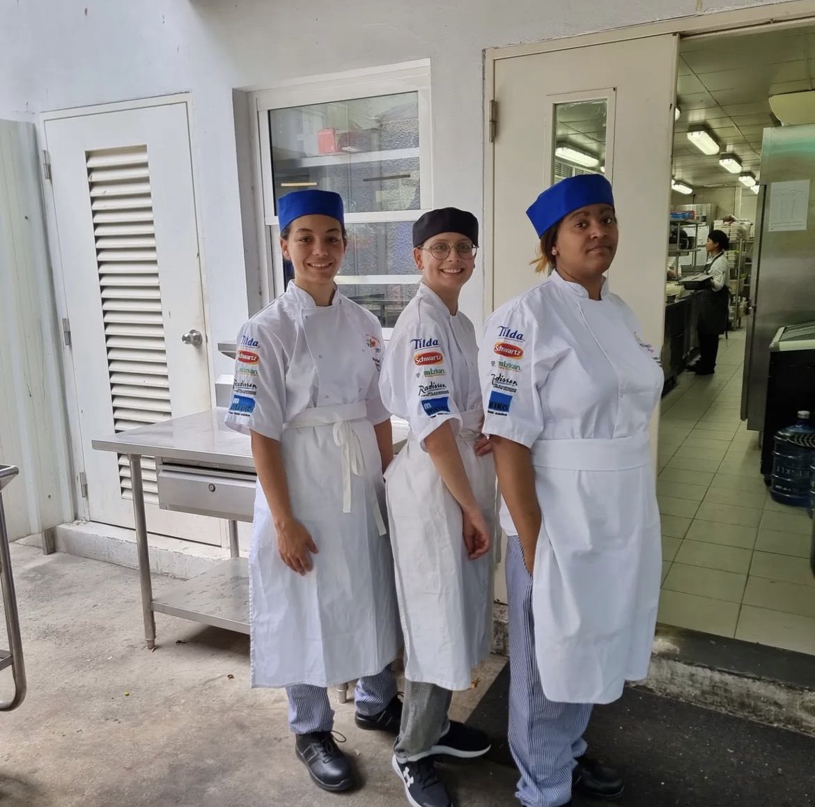 ZestQuestAsia's tweet photo. Bravo #ZestQuestAsia2023 champs from @UWLHospTour for donning their chef whites for a hands-on cooking experience in Bangkok! Thank you @NathanUwl for keeping us posted! #CompetingIsOnlyTheBeginning https://t.co/F9UazBKraZ