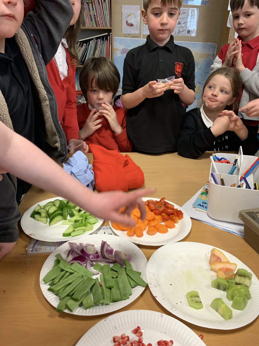 MissHillyear's tweet photo. Healthy food tasting this afternoon🥒🥕🍅🧅🥝🫛 some of us tried things for the first time and discovered new foods we like👏#BPSHealthWeek https://t.co/05vbcl23Rc