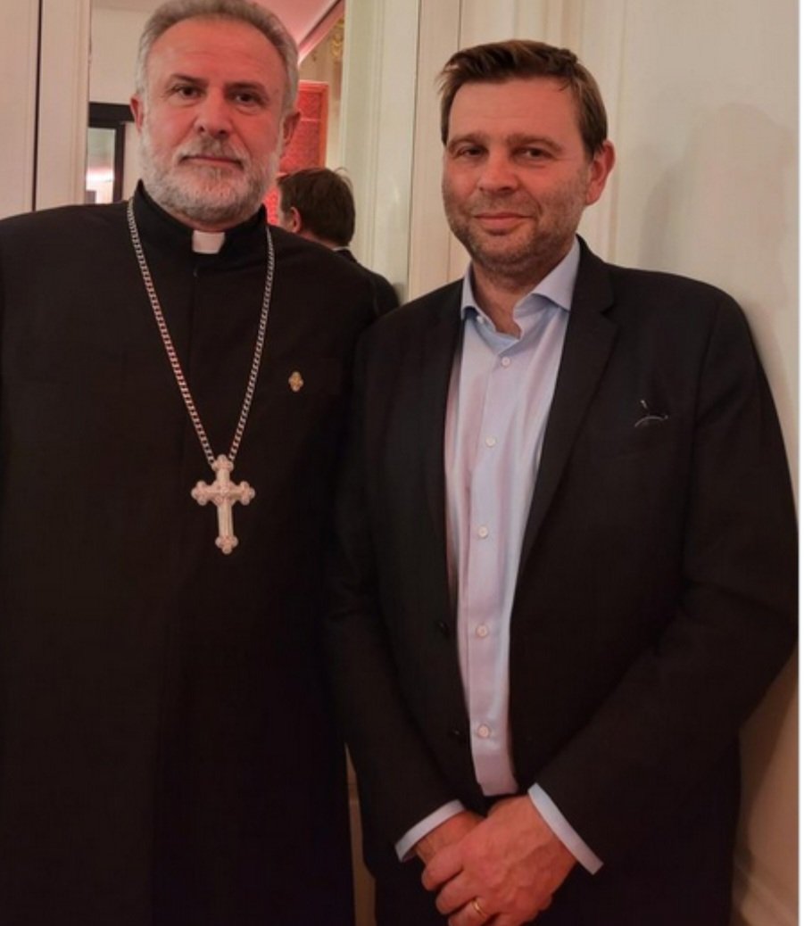 jchribuisson's tweet photo. ALERTE 🇦🇲 L'Azerbaïdjan envisage d'expulser la communauté religieuse #armenienne de son monastère de #Dadivank, havre de paix bâti en #Artsakh il y a 10 siècles. Il faut empêcher cette ignominie que le père Hovhannes, qui y officiait en 2020, me confiait redouter il y a 1 an... https://t.co/j7Ju5jMa9I