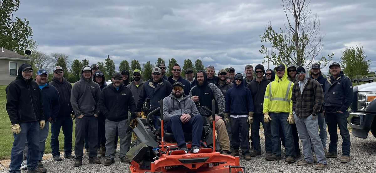 TonyDaTiger96's tweet image. Today Duke Energy in Action helped one of our own. A lineman injured was given help in multiple needed tasks. Hrs volunteered will also contribute $1,500 to the Fallen Lineman Foundation. #TonyDaTiger #FanOfFans #CharityMatters @DukeEnergy @DE_SallyT
