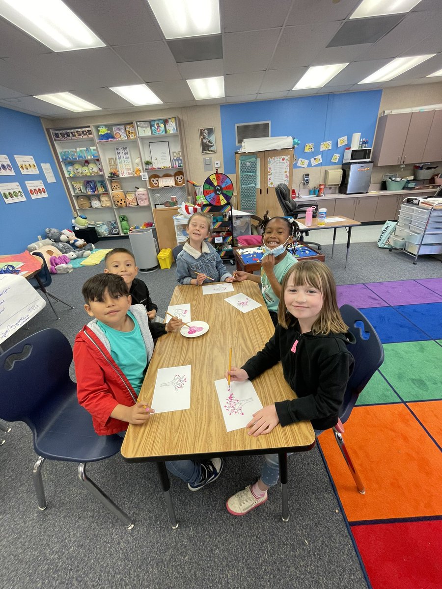 CnslrRomasanta's tweet image. Happy #AAPIHeritageMonth during option recess, Ss learned about Japanese Cherry Blossoms &amp;amp; their cultural significance inviting hope, new life, &amp;amp; Spring back to our days! @OsideUSD @jordysparks @SchoolChrista @corraolearning #AAPI2023