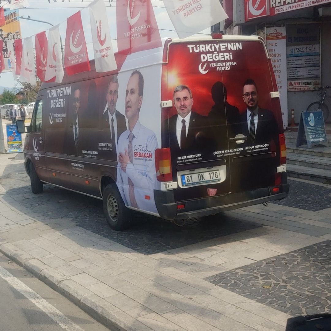 Yeniden Refah Partisi ve içinde bulunduğu kadın düşmanı ittifakın kadınları işte böyle gölgede, karanlıkta bırakacağı kesin. 14 Mayıs'ta oylarımızı özgürlük için kullanacağız.

Eşit ve özgür yaşayacağımız günler için kadın düşmanı ittifakın devrini kapatacağız.