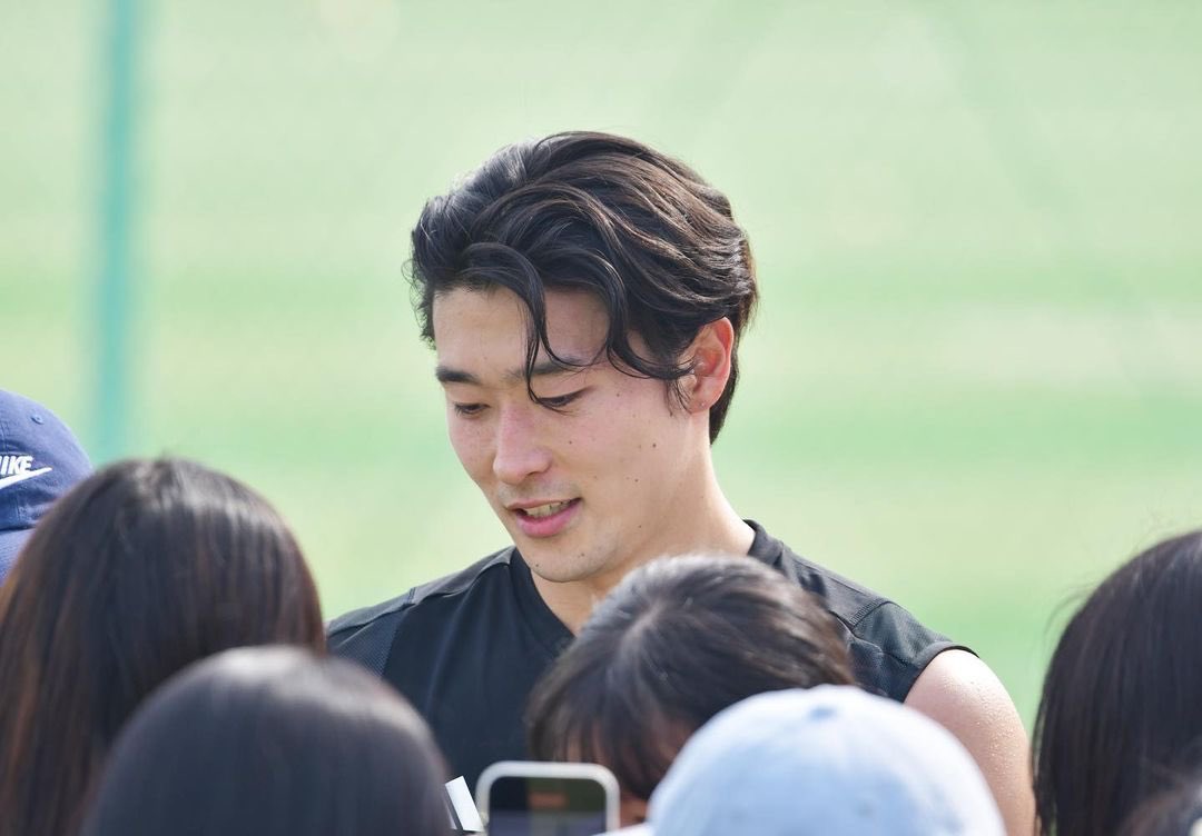 choguesungfc's tweet photo. Please he’s so beautiful 

#조규성 #choguesung https://t.co/LPty3B8LWD
