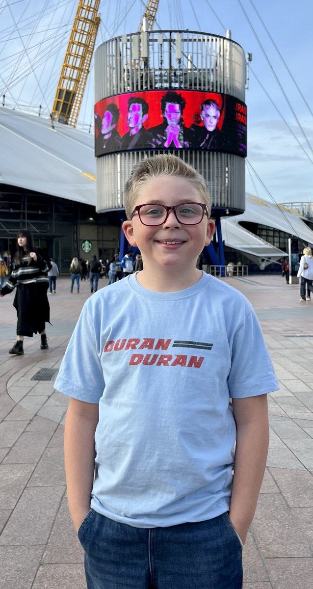 poptrash1's tweet photo. Someone is very excited for their 1st ever concert ⁦@duranduran⁩ ⁦@clever_katy⁩ @o2 #duranduran https://t.co/kPcm4Bdg5B