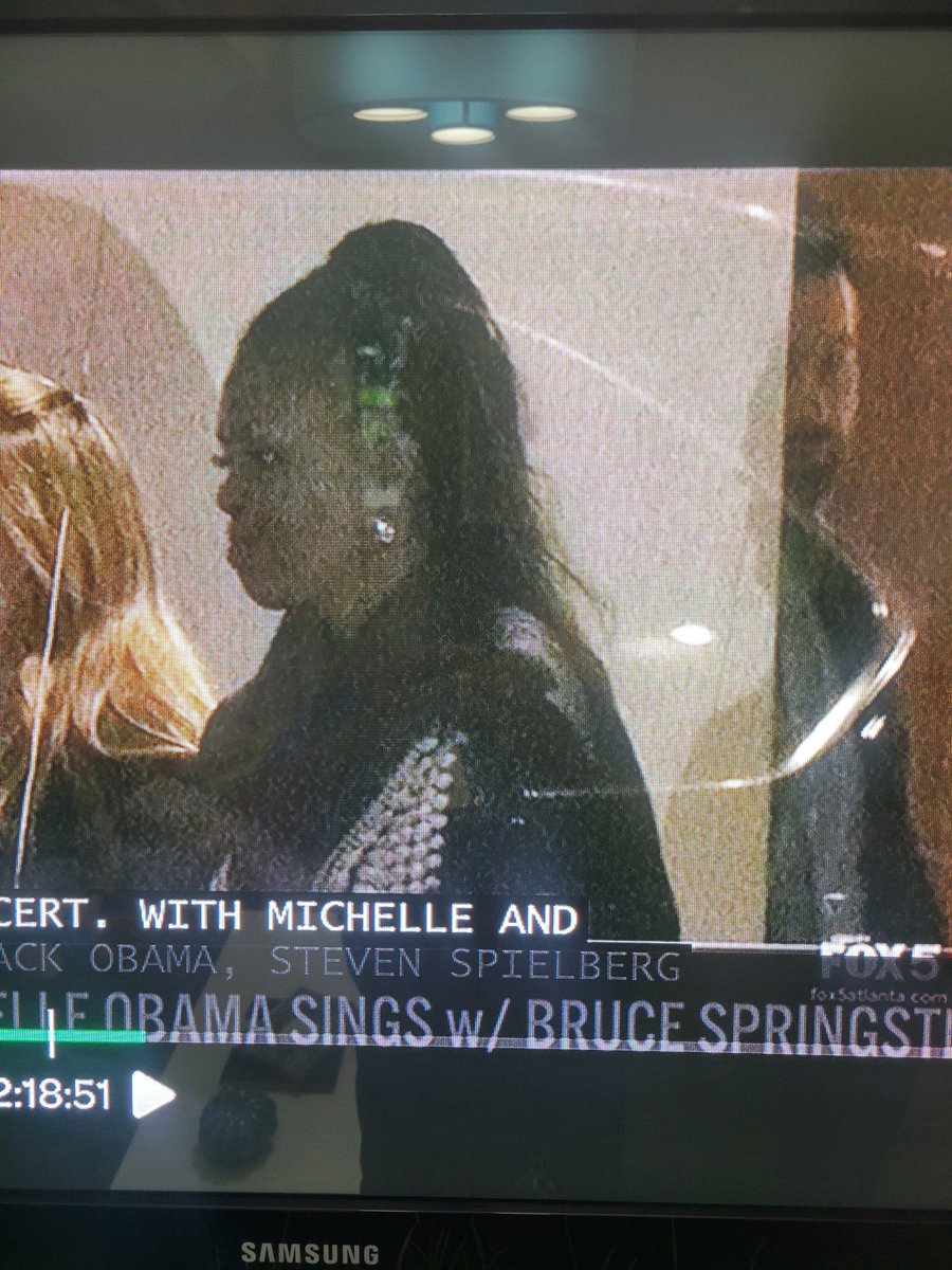 EntItuk's tweet photo. Who's This Stalking Michelle Obama??🙄🤔 @TMZ @MichelleObama @BarackObama https://t.co/Vd9560GJna