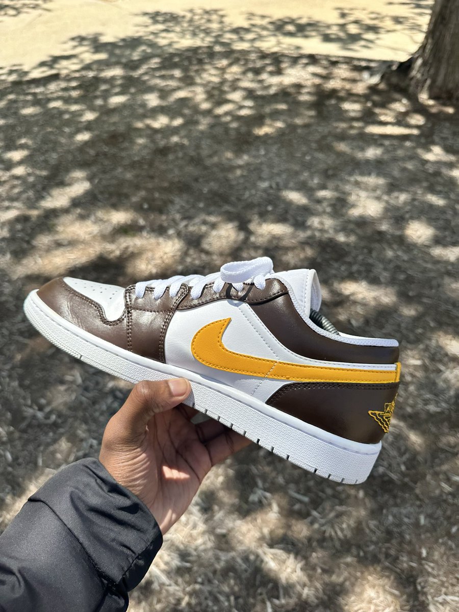 jaaylaw_3's tweet photo. Custom QU edition Jordan 1 low done for one of our Baseball coaches ‼️ @QUHawks @QUHawksBaseball https://t.co/2b30bOn4MX