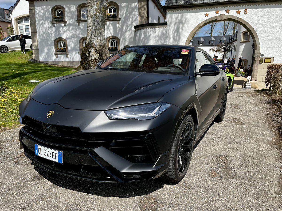 David_Favest's tweet photo. @matwatsoncars Urus is good for You 😉 https://t.co/tzwAKa5GY2