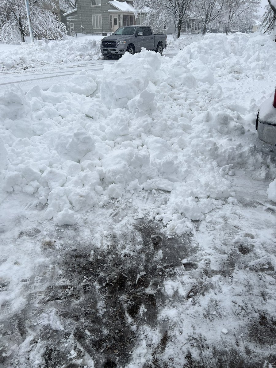 purrsleigh's tweet photo. We’re being sure to stay nice and warm as the human deals with this spring snow storm of likely around 3 feet of snow (yay spring). We hope everyone is having a early and less snowy day than us. #uppermichigan #snow #CatsOfTwitter #cats #winterisntover #Snowfall https://t.co/oyrLzmvyGW