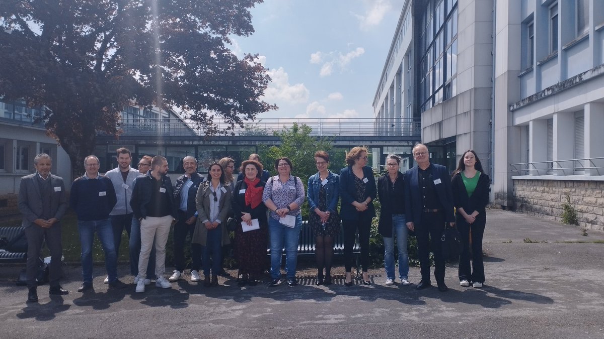 Encore une super opération avec l'association <a href="/100000e/">100 000 Entrepreneurs</a>   <a href="/lycee_pergaud/">lycee.pergaud</a>. 1STMG1, BTS CG et DCG : "quand on veut, on peut", "ténacité" "entreprendre" "oser"...@rôle <a href="/acbesancon/">Académie de Besançon</a> <a href="/DSDEN25/">DSDEN 25</a>