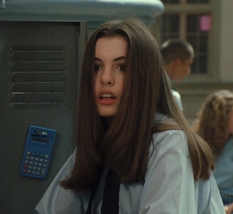 notgwendalupe's tweet photo. anne hathaway in 'the princess diaries', 2001 https://t.co/RbeQPD7FxR