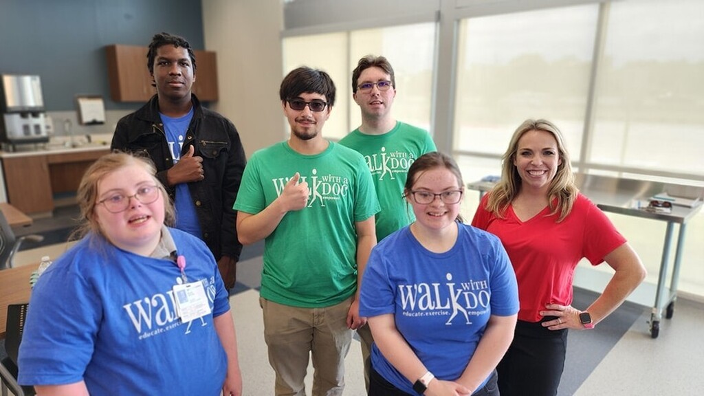 CSISDprojSEARCH's tweet image. We had a great time participating in Walk With A Doc today! We learned about the importance of HIIT and strength training for weightloss and life-long health!