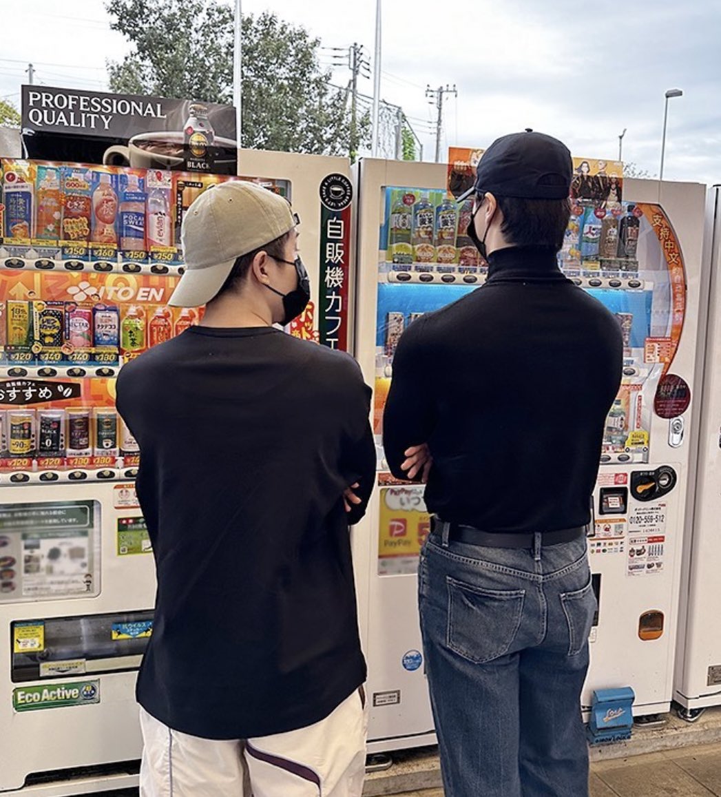ArohaArtemis's tweet photo. 05.03.2023 Jinjin posted Bin in IG

He misses him. Leadernim ☹️🥺 https://t.co/FtyfSaxw3R