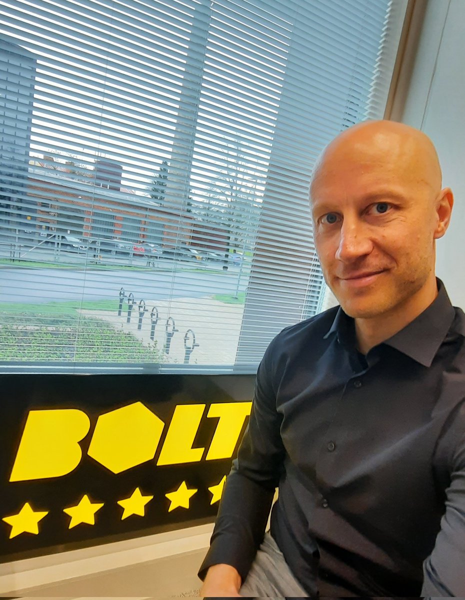 Uutta peliä...
Eka päivä toimistolla!