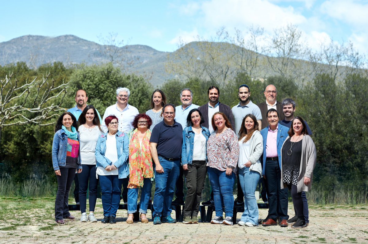 esquerrasav's tweet photo. Aquí et presentem les 18 persones que formem la candidatura d’ERC de Sant Antoni de Vilamajor, persones que estimem el poble on vivim i que volem treballar de debò perquè sigui un poble digne i que ofereixi els millors serveis per als seus habitants.

✅ Amb tu, fem Vilamajor!🙌🏼 https://t.co/qkSGAmhTTP
