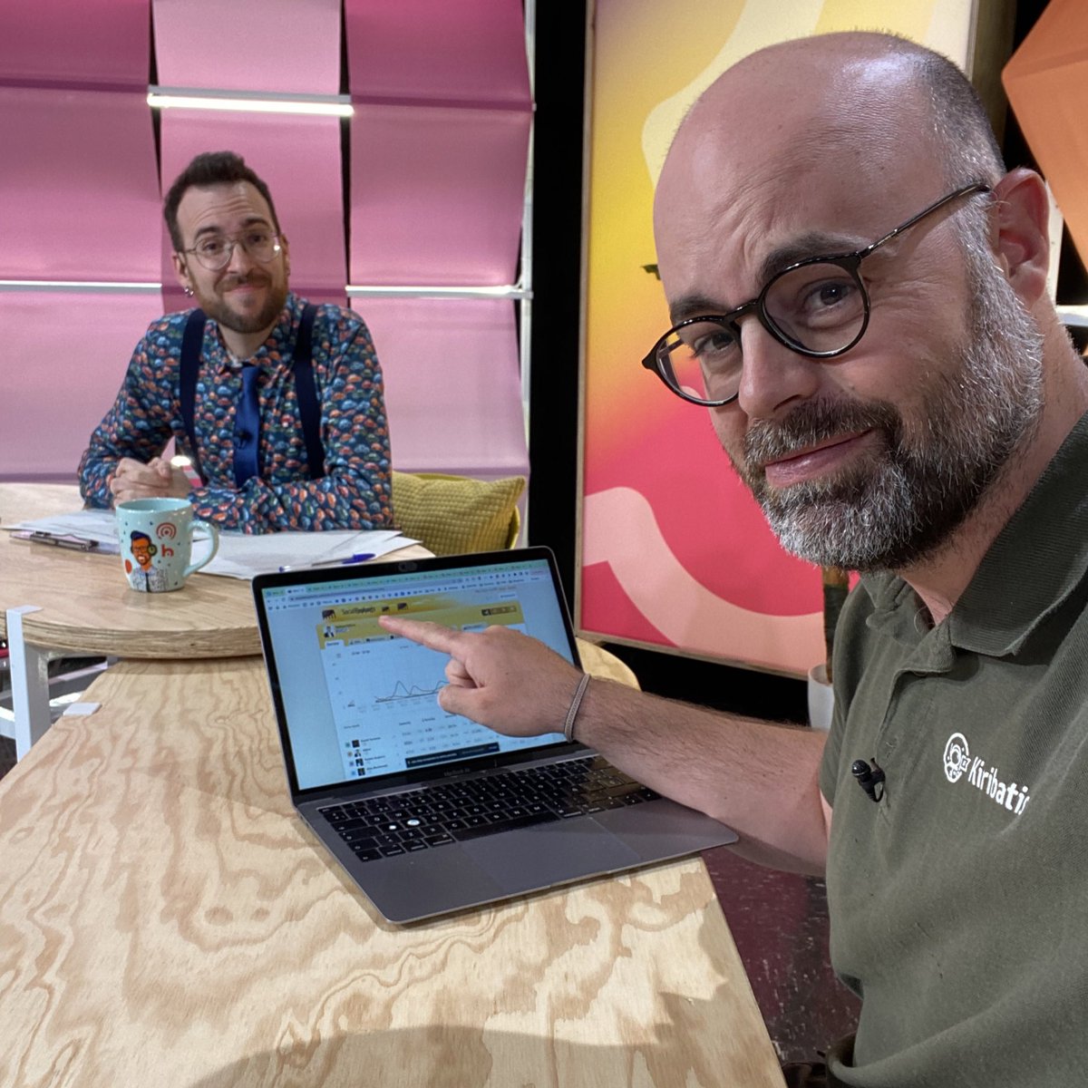 Com utilitzen les xarxes socials 📲 els alcaldables a #Badalona? Ho analitzem 📊 amb <a href="/SocialElephants/">Social Elephants 🐘</a>, al <a href="/BadalonaTres60/">BDN360º</a> 📺 cc <a href="/carles_tornero/">carles tornero</a>

▫️<a href="/Albiol_XG/">Xavier García Albiol</a> 
▫️<a href="/guijarroruben/">Rubén Guijarro/❤️</a> 
▫️<a href="/mariadolorsa/">Dolors Sabater Puig</a> 
▫️<a href="/AidaLlaurado/">Aïda Llauradó 🇵🇸</a> 
▫️<a href="/alex_montornes/">Alex Montornès</a> 
▫️<a href="/torrents_d/">David Torrents</a> 

👉🏼 youtu.be/hVlzIkVazCM