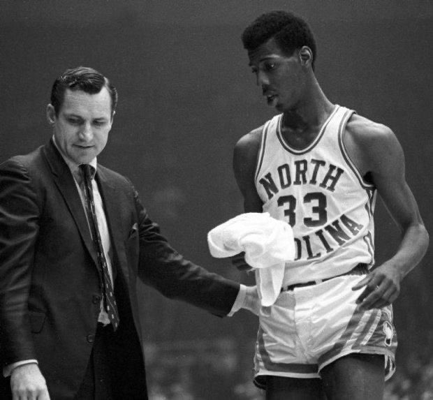 CoachKarl22's tweet photo. If you’re being challenged by hard decisions or tasks today, remind yourself to Do the Right Thing. 

Coach Smith always reminded us of that and it will never steer you wrong. https://t.co/G0cybHTApM