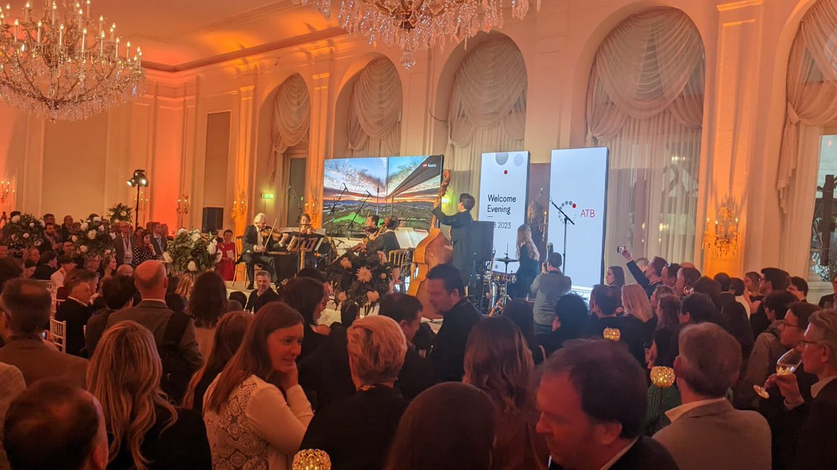 Erfolgreicher #ÖTT - Österreichischer Tourismustag 2023: Nach dem Welcome Drink mit unseren deutschen Teilnehmer*innen und guten Gesprächen folgt jetzt der Welcome Evening 🥂
Morgen geht‘s weiter mit der #ATB 👉🏼 tourismustage.at/atb/ 
#feelaustria #visitaustria  <a href="/austriatourism/">Österreich Werbung</a>