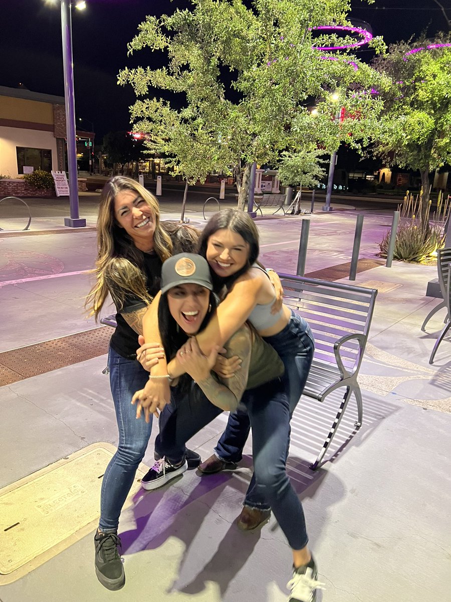 Alex_zedra's tweet photo. Arizona trip with a couple of badass ladies. https://t.co/JiRwY505EL