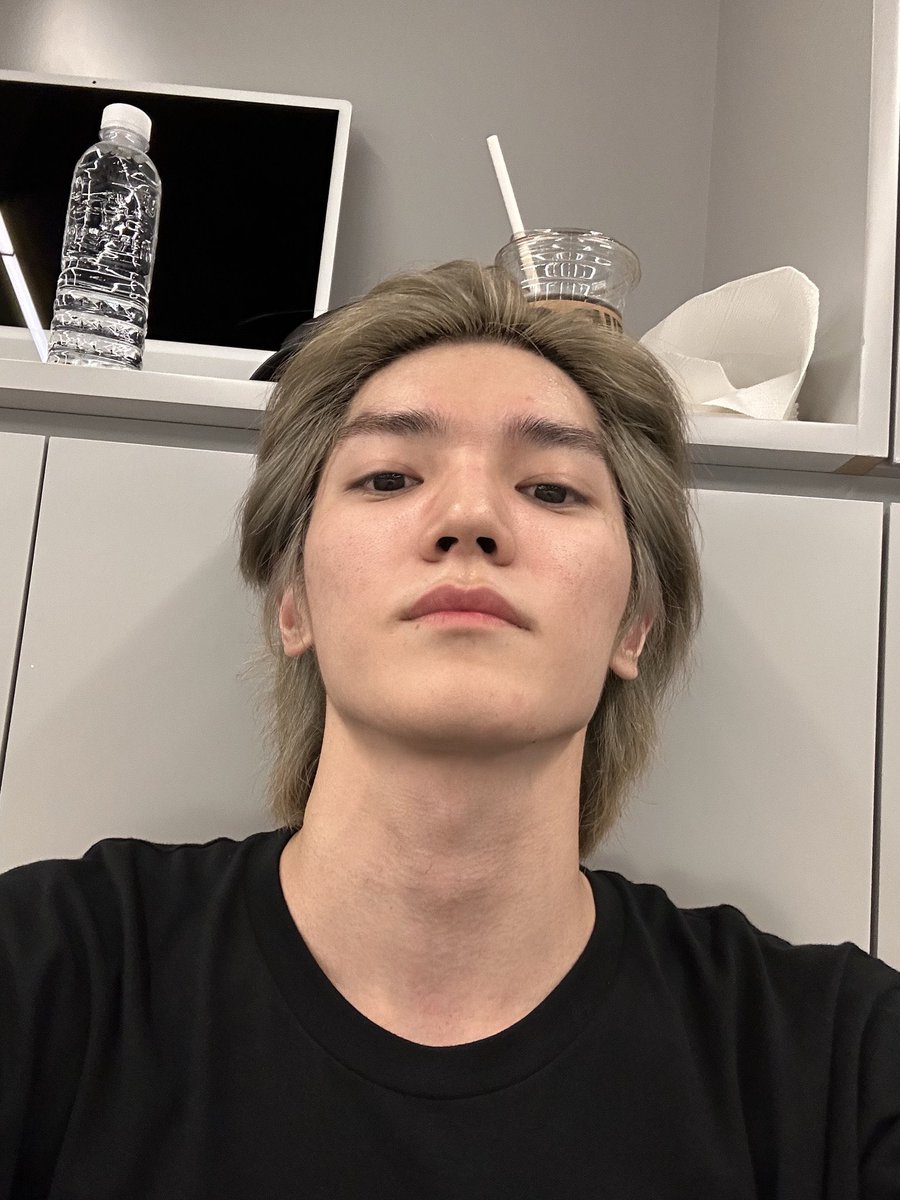 FAMELTY95's tweet photo. hi. https://t.co/3twQQpOuHd
