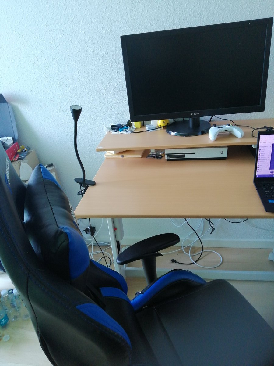 Mit kamera er lort, men forskel kan man se! 😅 tusind tak til <a href="/danichrois/">Daniel Chrøis</a> <a href="/gramxd/">gram</a> <a href="/TheRealZrool/">Zrool 尔</a> for hel ny pc computer, skærm, mus, mussemåtte og keyboard som jeg modtog idag! 🙌🔥