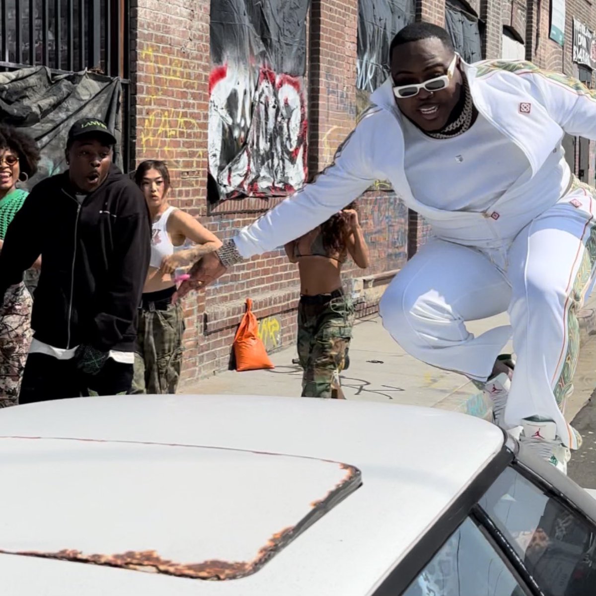 Material Gworl. tweet media