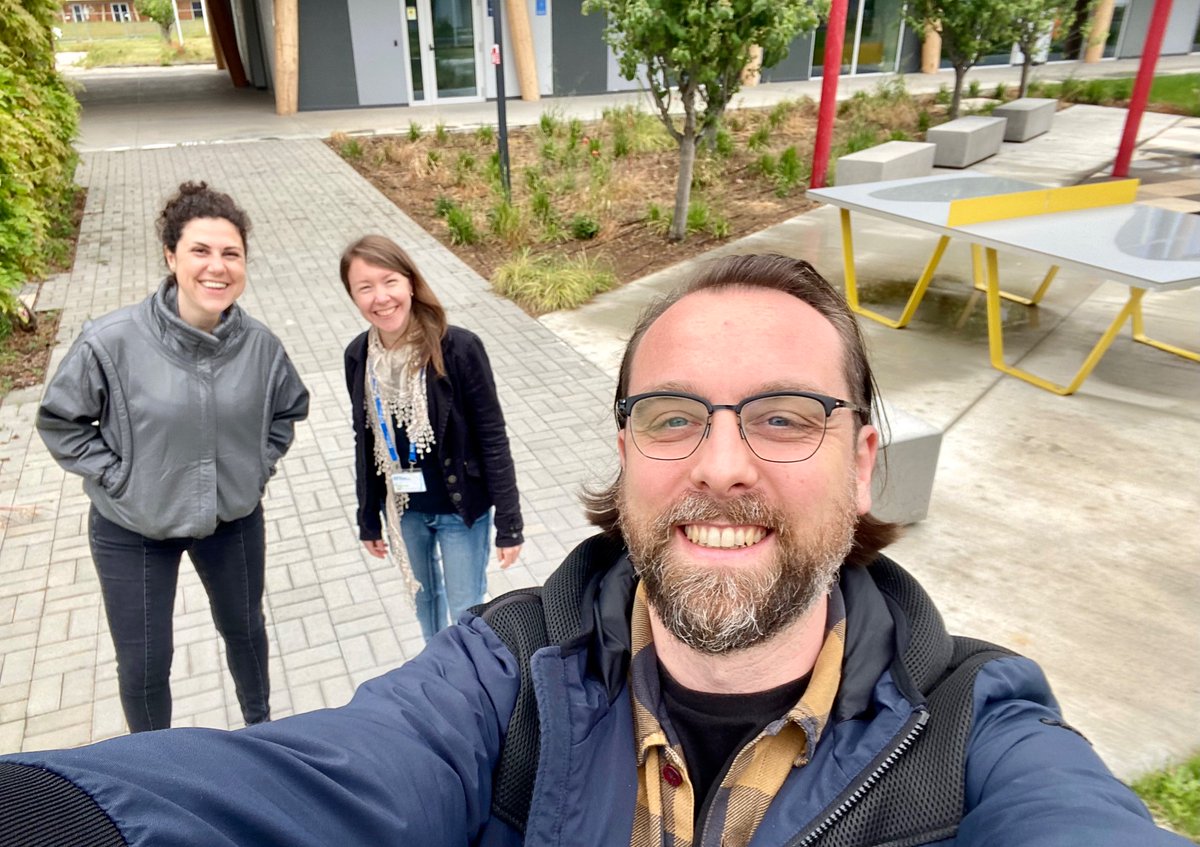 Kick-off meeting with my first lab members @humantechnopole @zapzap87 @LindaMasante and we already found a ping pong table on campus. It’s a good day