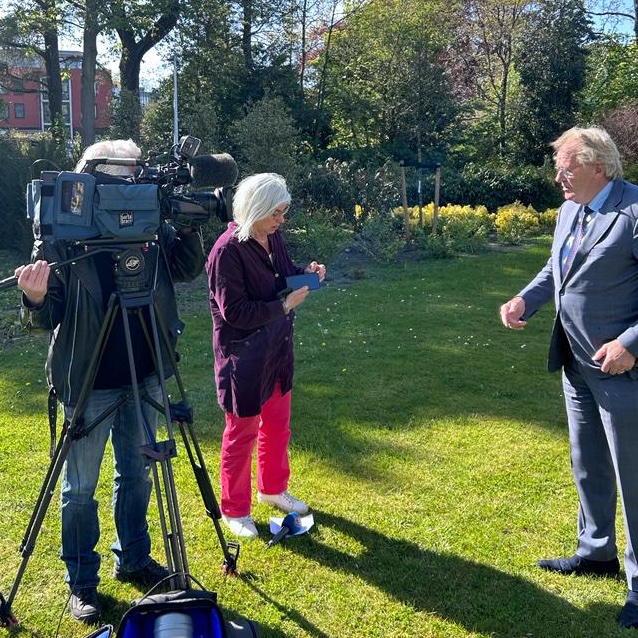 EC keurt regelingen piekbelasting goed. “Provincies zijn blij met het nieuws dat veehouders een ruime vergoeding kunnen krijgen als zij willen stoppen. Dit geeft meer zekerheid voor ondernemers, ruimte voor de natuur en PAS-melders.” aldus <a href="/JaapSmitCdK/">Jaap Smit</a> ipo.nl/nieuws/goed-ni…