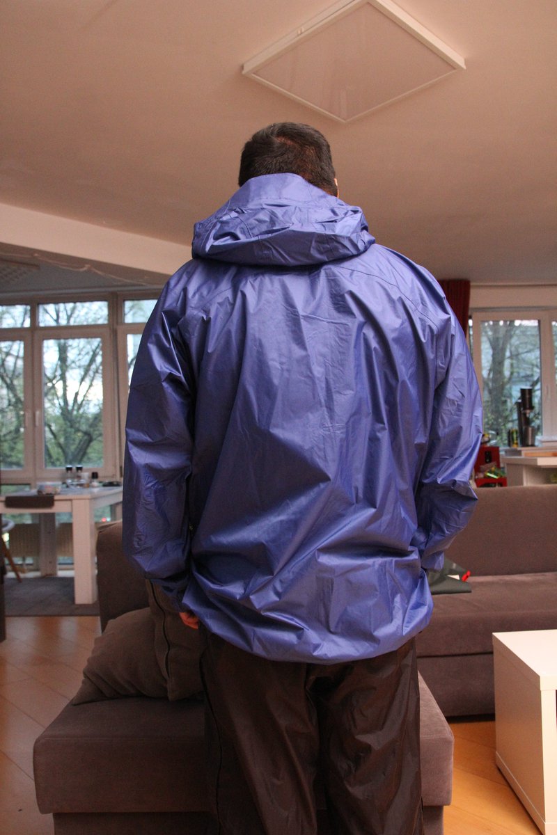 specialpaul's tweet photo. And here a other nice jacke - from RedLedge - The guys from @DeadliestCatch  wear this, too @engel_netze 
#specialpaul 
#RedLedge 
#DeadliestCatch 
#EngelNetze 
#Raingear 
#Rainwear 
#Offshore 
#Fischerei https://t.co/pZpUOeochm
