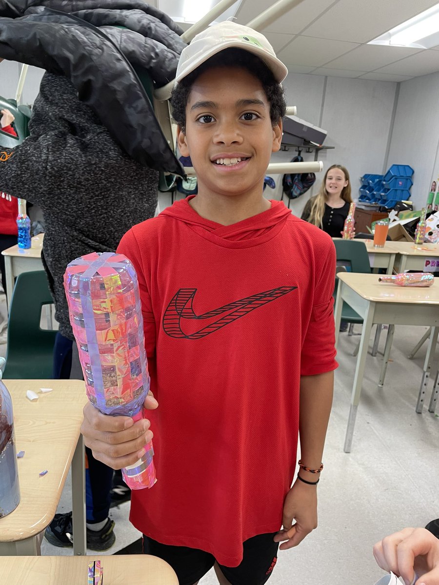 Thank you to Kim @TrentLakesLib for partnering with us to learn about Cinco De Mayo and upcycling water bottles into colourful maracas <a href="/BuckhornKPR/">Buckhorn Public School</a> 
#community #partnership #cincodemayo #grade5/6