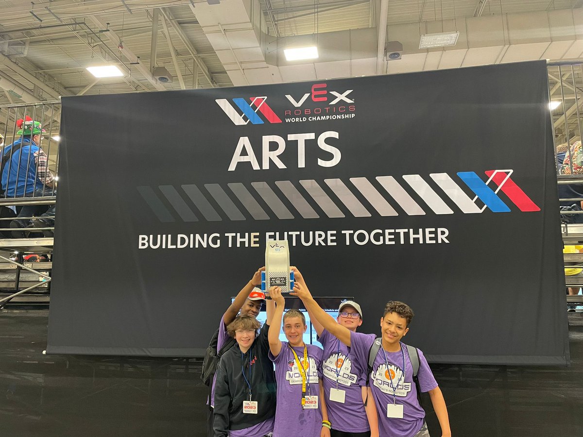 Congrats to 1024N on receiving the Sportsmanship award at the #VEXWorlds competition!!! These scholar’s definitely deserved this award!!

@VEXRobotics @ltgoodnews @FCVWildcats