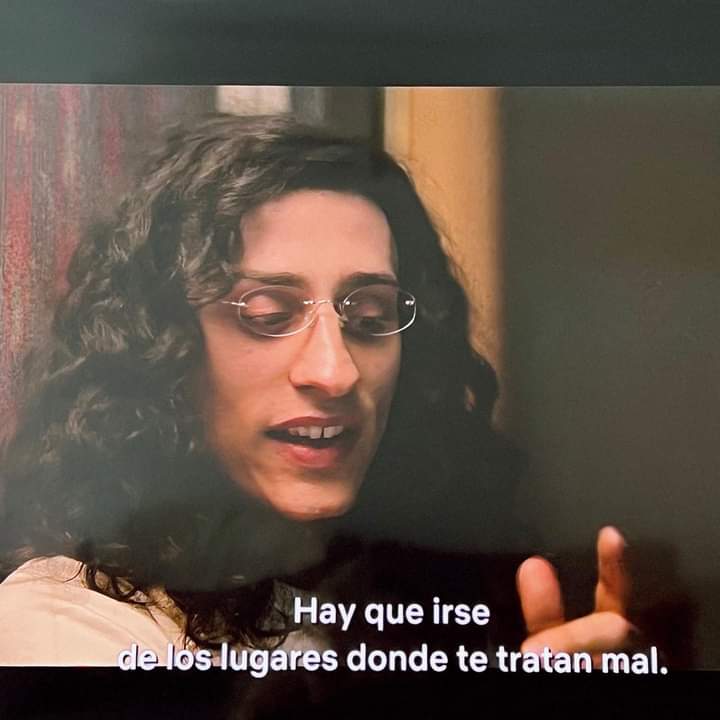 Hay que irse de los lugares donde te tratan mal.
Hay que irse de los lugares donde no nos sentimos bien.
Hay que irse de los lugares que no encontramos nuestro lugar.