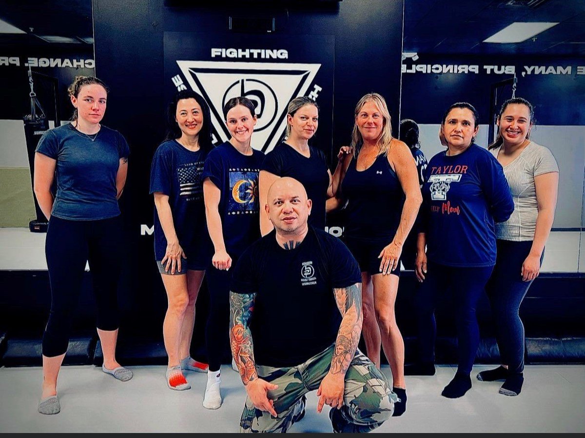 This is a photo of our most recent Women's self defense class. These women did great and gave 100%. Come join us in our next class. Stay tuned for the upcoming dates and times.
facebook.com/photo/?fbid=56…