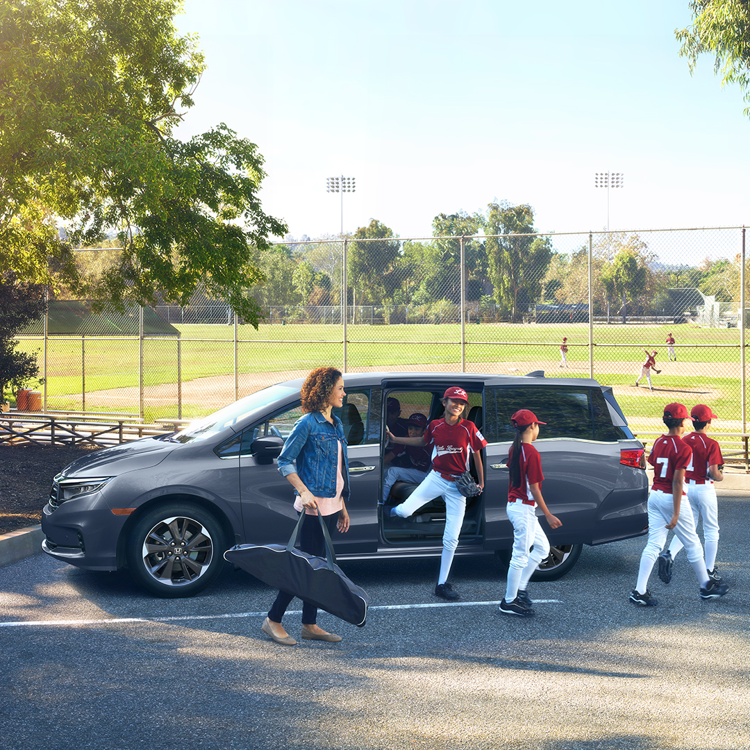 Take the whole squad out to the ballgame in your Honda.
#Odyssey 
---
Emmenez toute l'équipe au match au volant de votre Honda.
#Odyssey
