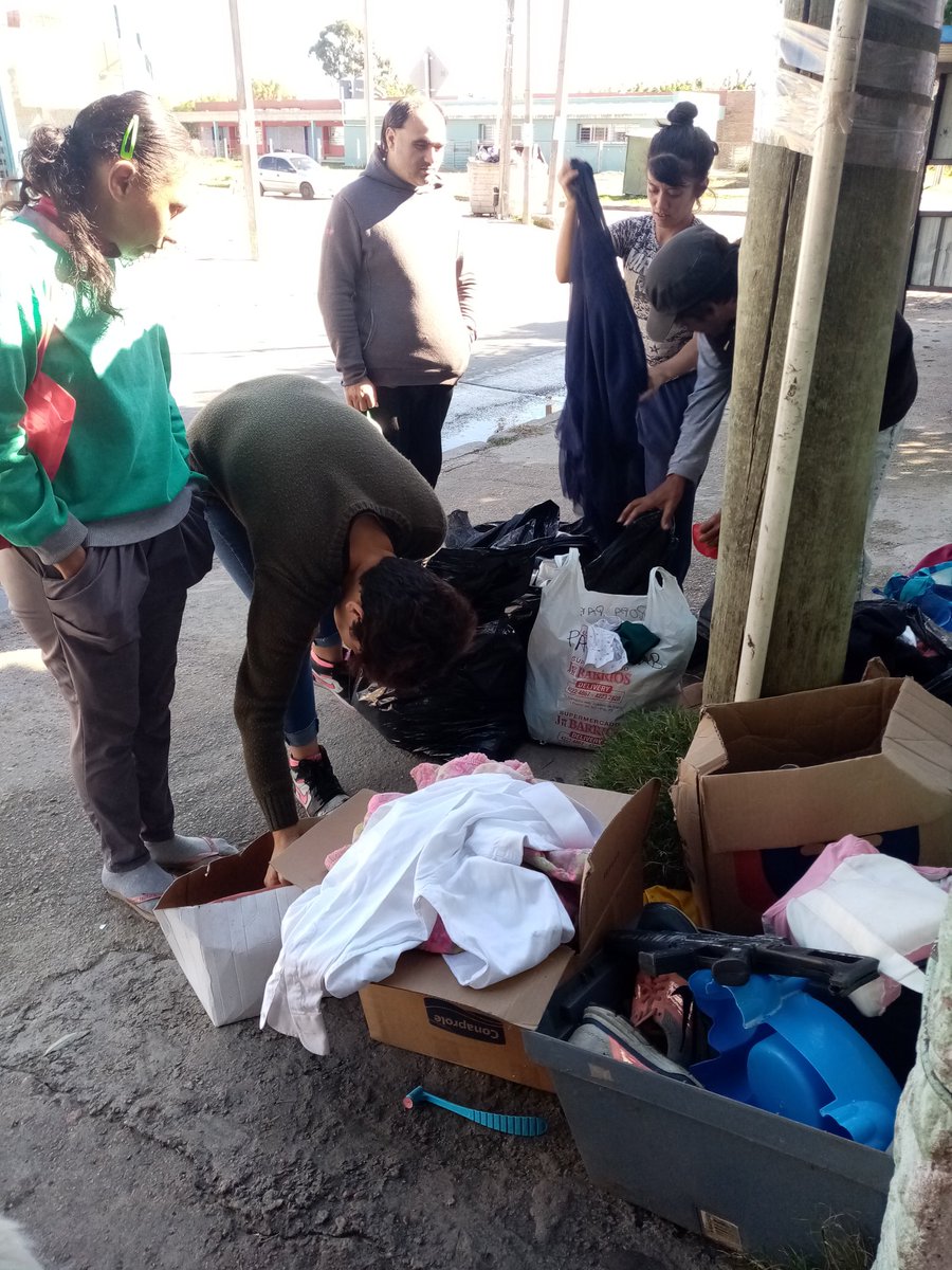 MariaCapo7122's tweet photo. @IsmaTort. @ComunidadRayito. Muchas gracias!!!!
Hoy se hizo entrega de ropa y calzado. En la olla @SeisBarrios https://t.co/KUAhsdvSKE