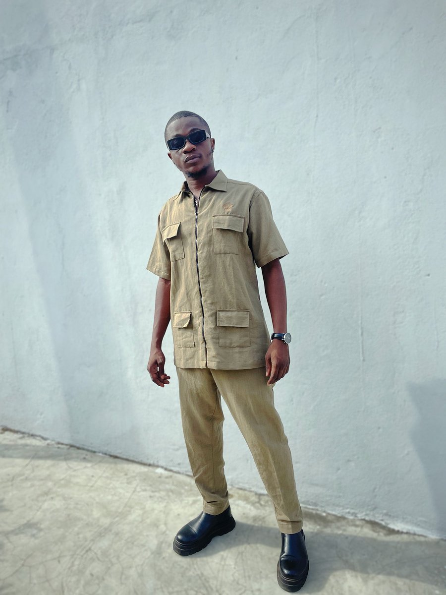 Azaag5's tweet photo. #CASUALWEAR 🤴

Vous dégagez de la sérénité quand vous êtes en Azaag.

Bonne semaine à vous chers privilégiés.

Tenue disponible en boutique.

Nouvelle collection très bientôt 🔜 

Prix: 24.900 FCFA 

📱+225 07 03 349 884

#casualwear #Azaag https://t.co/1ndhR7151B