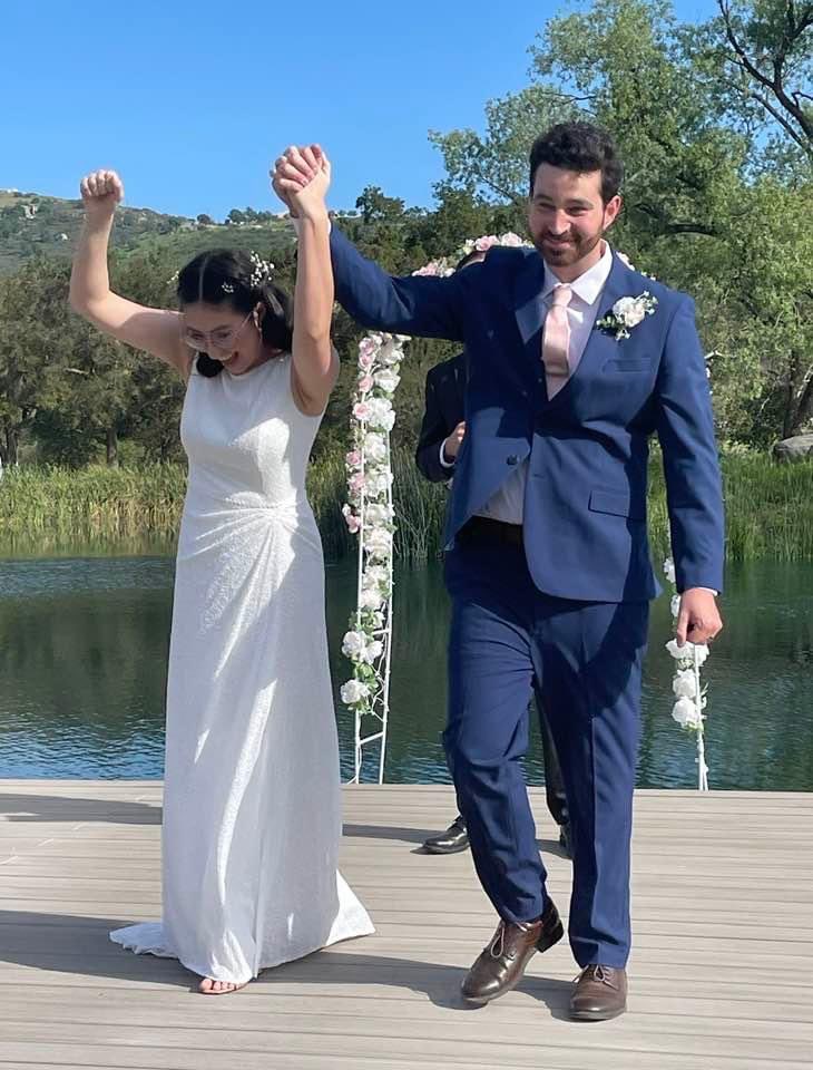 emilyschen's tweet photo. In case anyone was wondering, it’s technically possible to plan a wedding of some size on an impossibly small budget in 4 months. It will be a terrible 4 months, but you will get to marry the person you love most at the end of it, so it will be worth every stress. https://t.co/ppUoBrGgMT