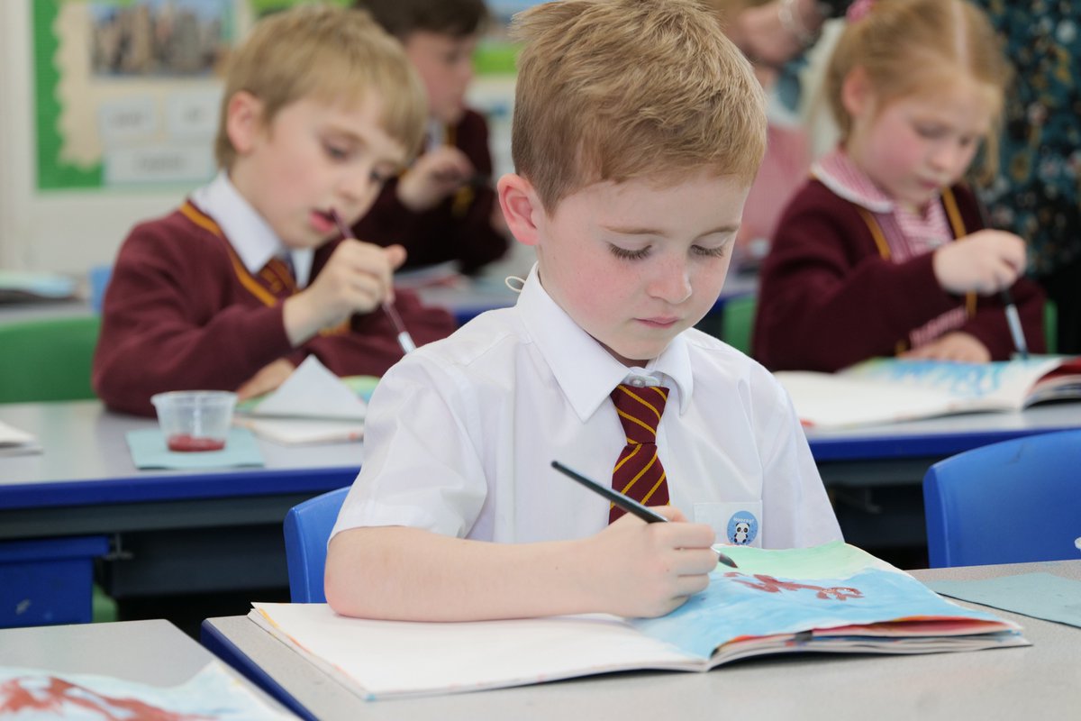 ParboldDouglas's tweet image. Impressive watercolour painting in @PDA_Y1 this week! Lots of attention to detail... 🖌️
#pdaart