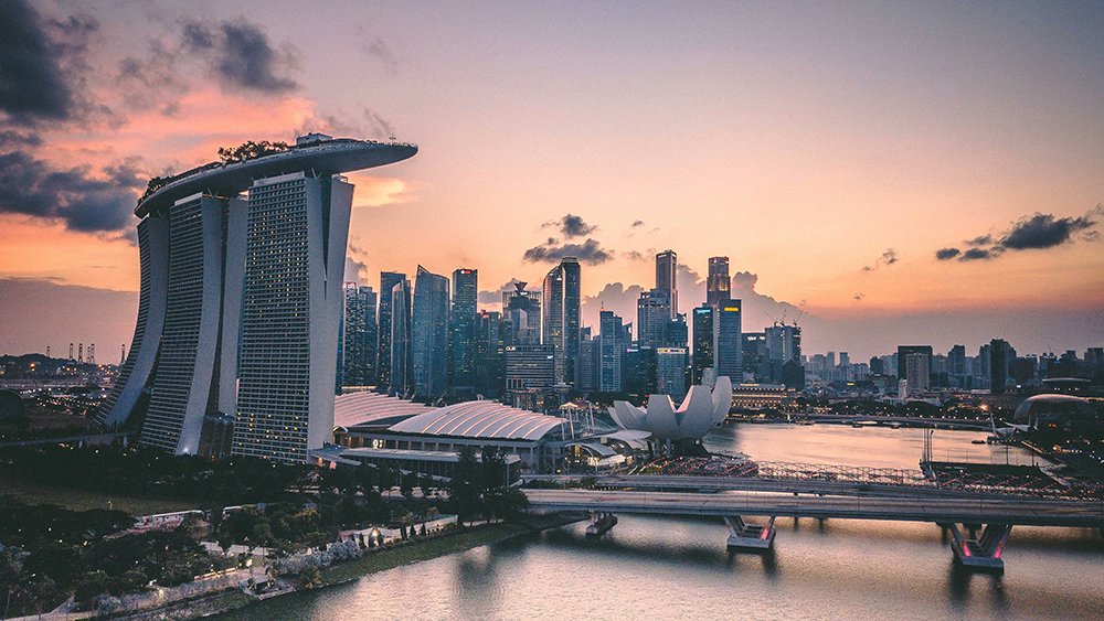 El impuesto al #carbono de Singapur 🇸🇬pasará de USD 3.75 a 💵USD 18.73 en 2024. El país necesitará una gran cantidad de reducciones de emisiones de todo el 🌏 para cumplir con sus objetivos de reducir 🔻50% sus emisiones a 2050 bajo el #AcuerdodeParís