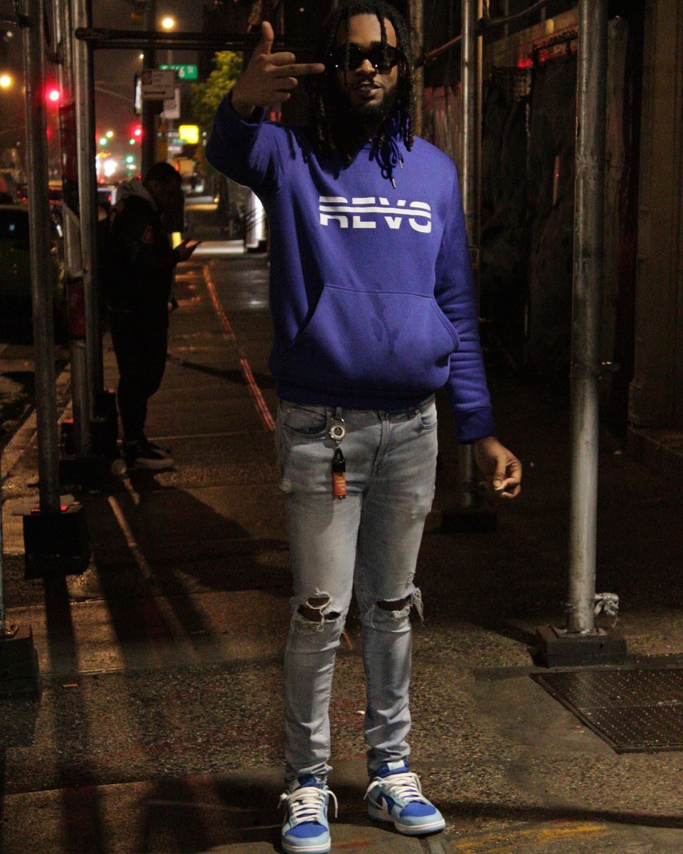 kidcam17o's tweet image. it won’t feel right if I let my nighas down , I was at the finish line &amp;amp; I turned around 💙 
#RichDreams 💰