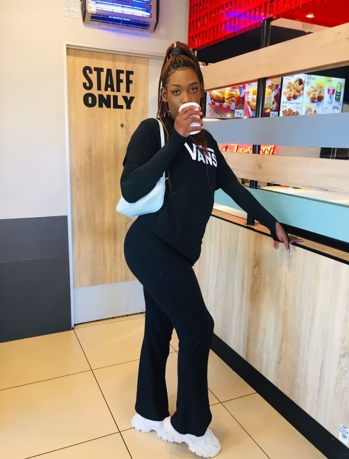 MpumiTheFlame01's tweet photo. 💋. https://t.co/6C1z87701x