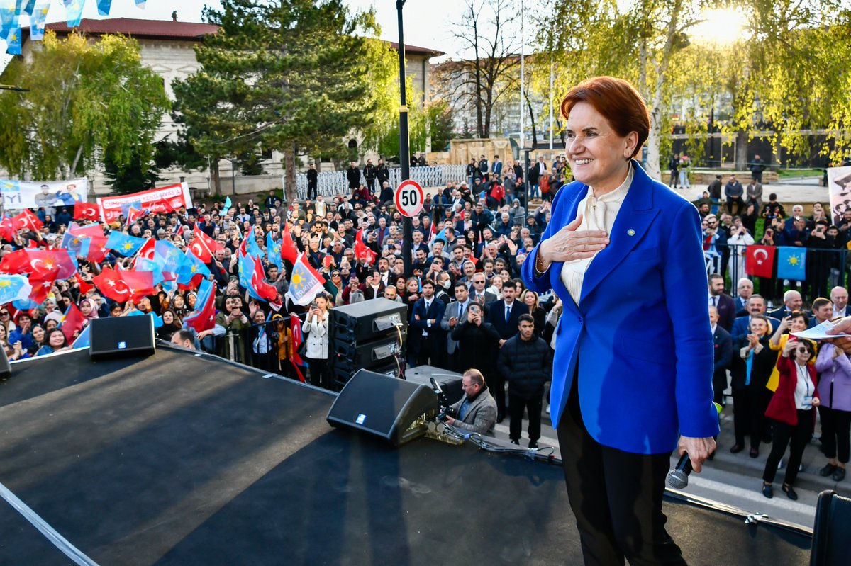 iyiparti's tweet photo. Genel Başkanımız Sayın @meral_aksener, Sayın @mansuryavas23 ile birlikte;  

Sivas'ta vatandaşlarımızla bir araya geldi.  

Kul hakkına el uzatılan bu harami düzene karşı;

14 Mayıs'ta 1 oy Kemal'e, 1 oy Meral'e!☀️ https://t.co/LA4hNBWgCC