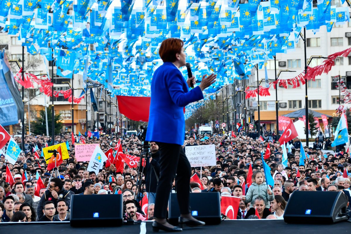 iyiparti's tweet photo. Genel Başkanımız Sayın @meral_aksener, Sayın @mansuryavas23 ile birlikte;  

Sivas'ta vatandaşlarımızla bir araya geldi.  

Kul hakkına el uzatılan bu harami düzene karşı;

14 Mayıs'ta 1 oy Kemal'e, 1 oy Meral'e!☀️ https://t.co/LA4hNBWgCC