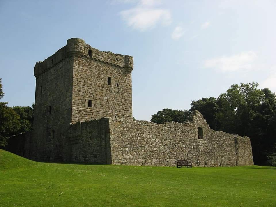 #otd 2 May 1568 – Mary, Queen of Scots, escapes from Loch Leven Castle.

Mary, Queen of Scots was imprisoned there in 1567–68, & forced to abdicate as queen, before escaping with the help of her gaoler's family.

#Maryqueenofscots #Royalhistory #queenofscots #lochleven