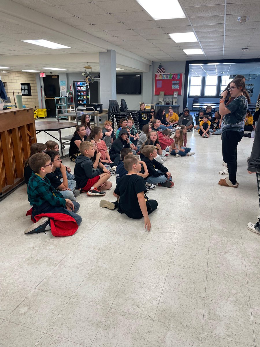 bartleyelem's tweet photo. Honor choir field trip to FMS and FHS choirs. #fultonproud #onebartley https://t.co/MdUBWfkZF1