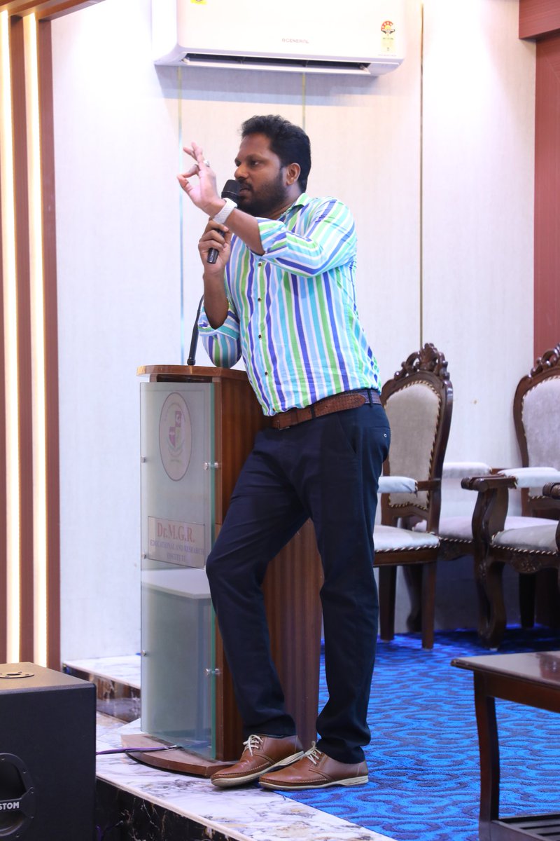 biju_v_donbosco's tweet photo. Thanks to Dr. M.G.R. University for honouring me.🤝
#mgreri | #viscom | #viscomstudent | #animation | #film | #filmmaking | #filmmaker | #engineering | #design | #viscomcoursechennai | #art | #photography | #grapicdesign | #education | #media | #digital | #editordonbosco https://t.co/nPbYBPpEtU
