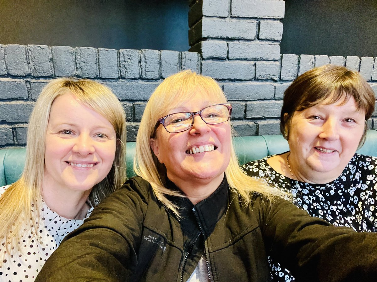 RozSpencer1's tweet photo. Volunteer training and now Pizza 😊#saltbar #shipley 💛 https://t.co/CaxG7aeZf1