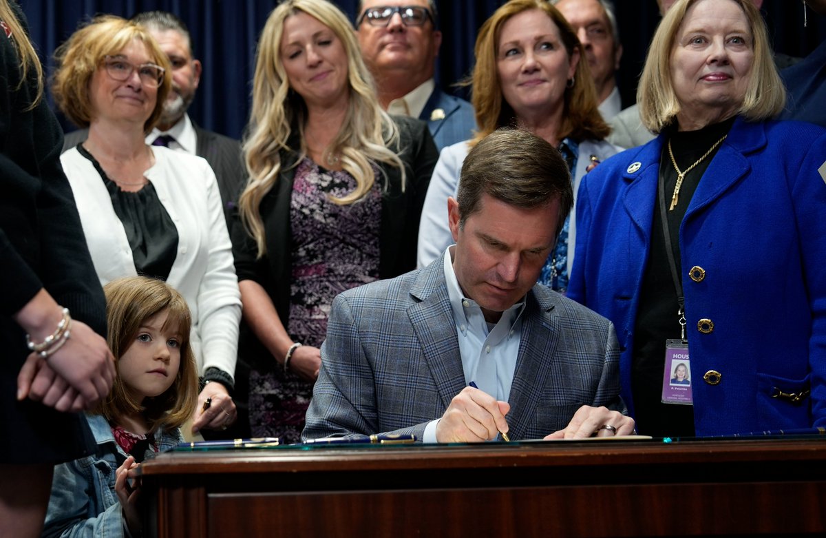 GovAndyBeshear's tweet photo. I cannot imagine the pain and heartbreak of losing a child, especially if that loss might have been prevented. That is what Peace Ifeacho faced when her son, Star, died playing basketball. Today we signed HB 331 in Star's honor, requiring AEDs in every middle and high school. 1/2 https://t.co/n5bpTMAw3P