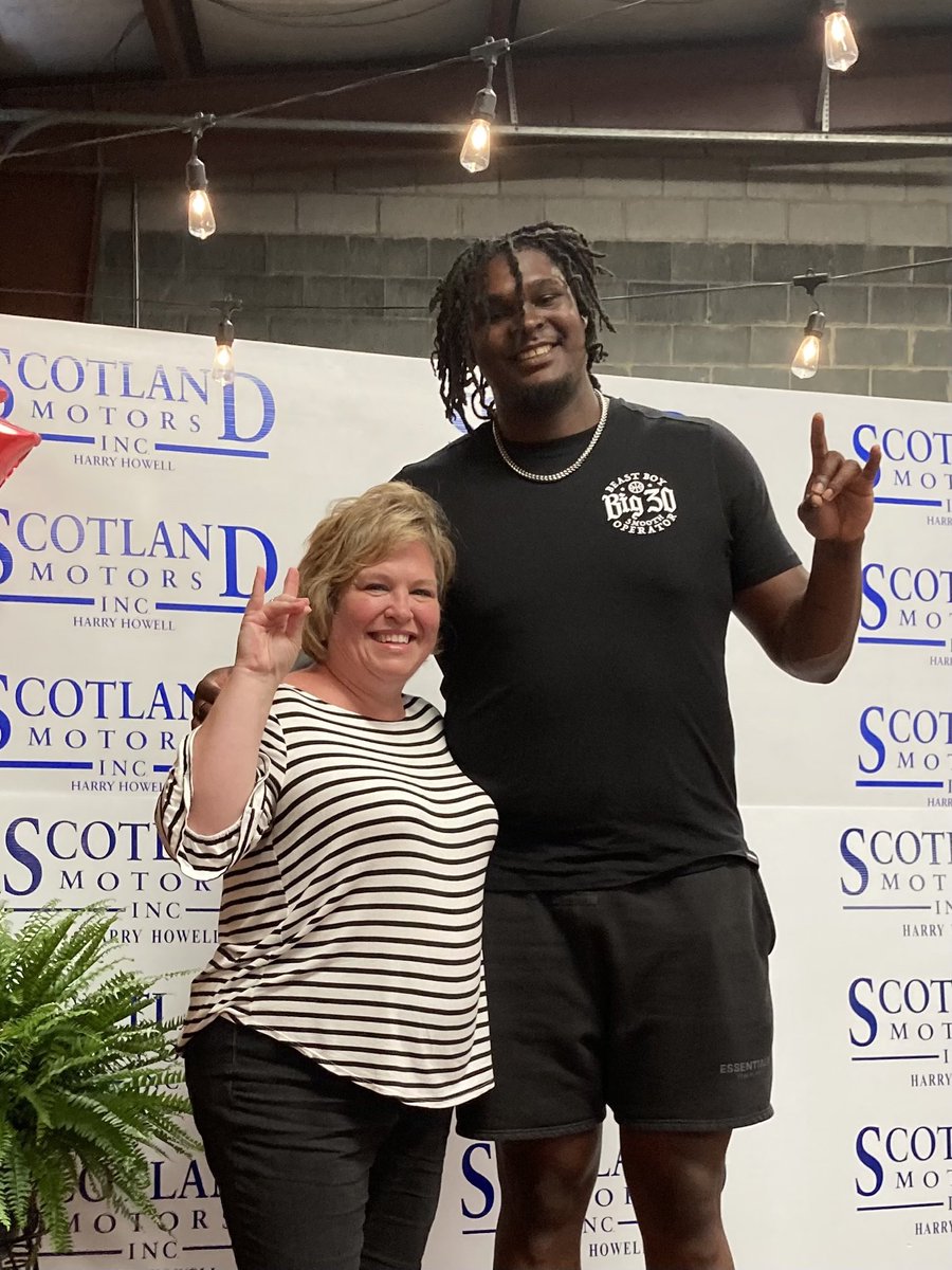 AmyPeeleSloop's tweet image. I might not be Granny who gets the game day tweets, but I had a great time meeting ⁦@beastboyburns⁩ today!  Great young man!
#GoPack