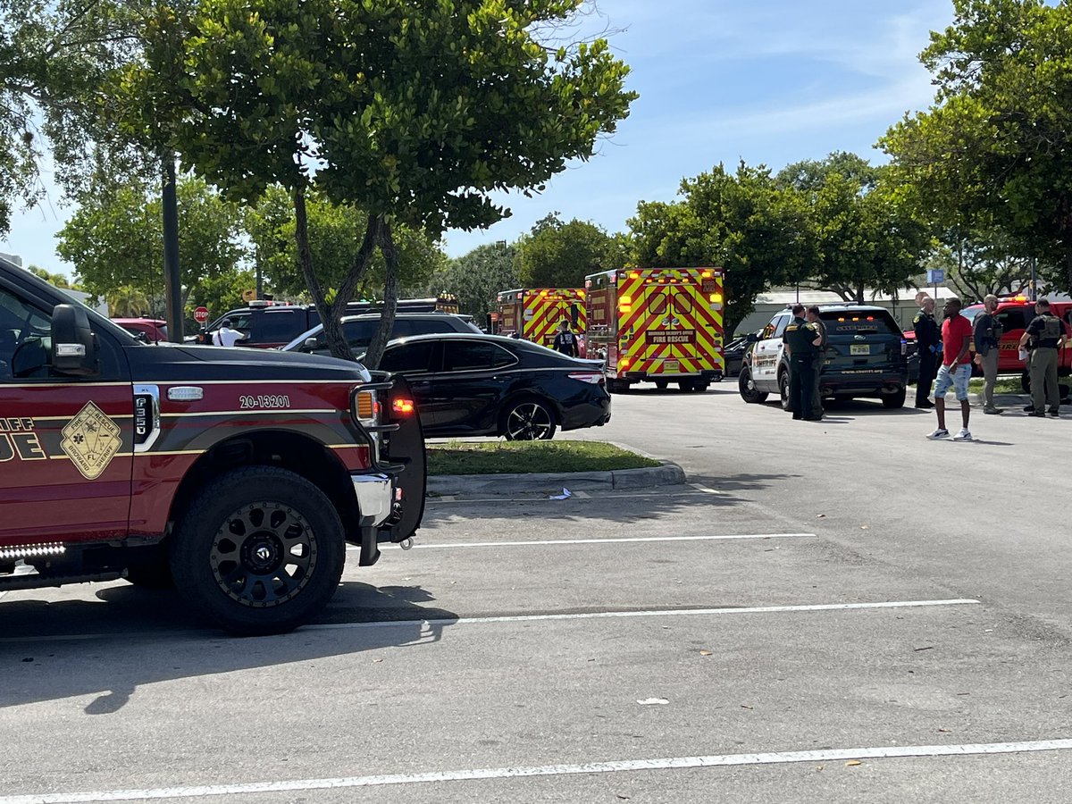 #HappeningNow Manhunt underway for gunman who opened fire inside a #LauderdaleLakes Walmart. Police say he got away on a scooter. One man shot airlifted to the hospital, no other victims <a href="/nbc6/">NBC 6 South Florida</a>