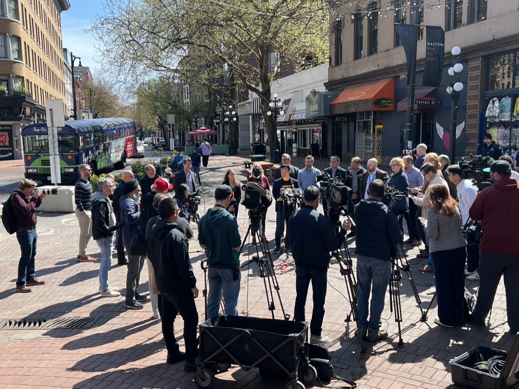 Cullimore (@c_cullimore) on Twitter photo It's great to catch City Councillors coming to the neighbourhood to announce some well-needed Gastown love. A pleasure to meet <a href="/KenSimCity/">Mayor Ken Sim</a>, <a href="/sarahkirby_yung/">Sarah Kirby-Yung 楊瑞蘭</a> and other locals #gastown #vanpoli It's great to catch City Councillors coming to the neighbourhood to announce some well-needed Gastown love. A pleasure to meet <a href="/KenSimCity/">Mayor Ken Sim</a>, <a href="/sarahkirby_yung/">Sarah Kirby-Yung 楊瑞蘭</a> and other locals #gastown #vanpoli